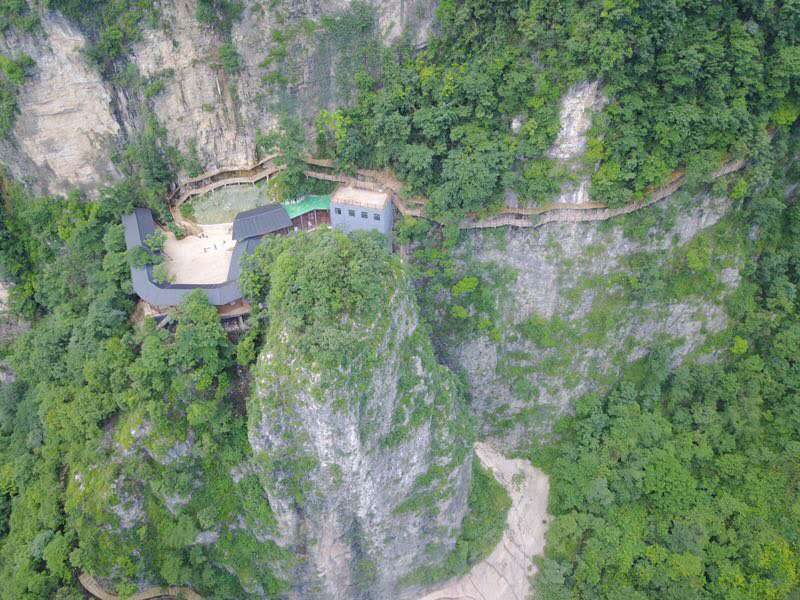 玻璃橋、天子山、猛洞河、 天門山、鳳凰古城 純玩4晚5日游F5
