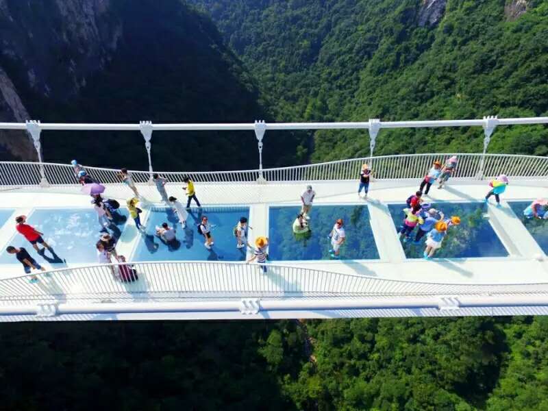 E2線：黃龍洞、袁家界、天子山、大峽谷玻璃橋、天門仙山、夯吾苗寨、鳳凰古城湘西“精簡(jiǎn)之旅”品質(zhì)純玩4晚5日游